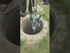 CCTV 크래버가 맨홀로 내려갑니다.